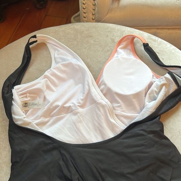 Like new! Cupshe Sz L Color Block U back 1Pc Swimsuit - Picture 6 of 8